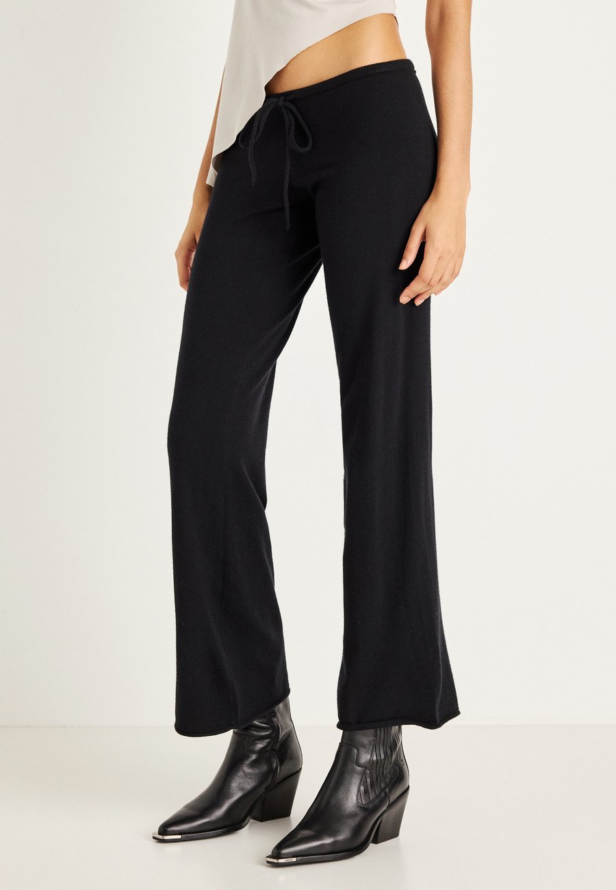 Брюки Gina Tricot TROUSERS, Black
Брюки Gina Tricot TROUSERS, Black