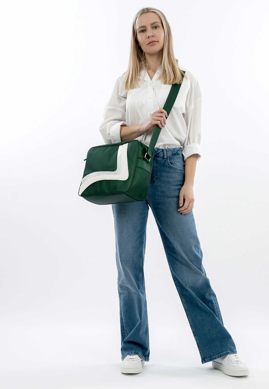 Сумка кросс-боди Tamaris GESINA, Green/Light Green
Сумка кросс-боди Tamaris GESINA, Green/Light Green