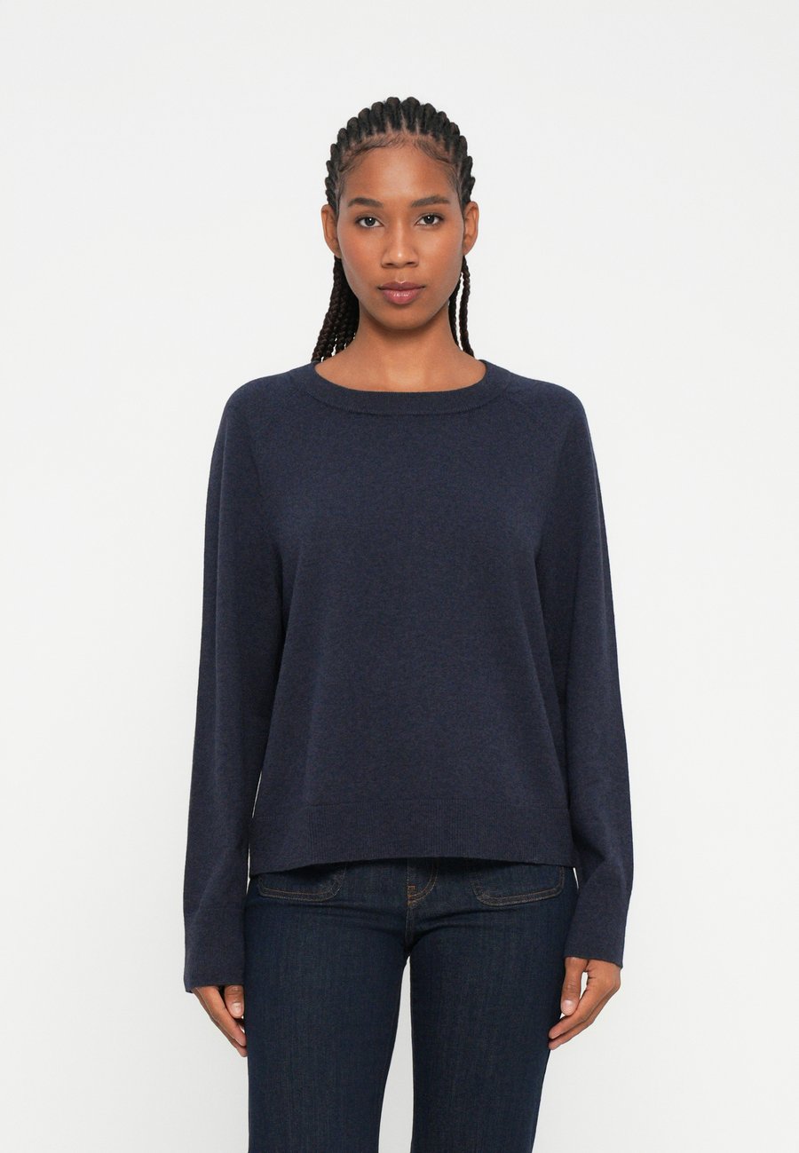 Джемпер Marc O'Polo DENIM PULLOVER LONG SLEEVE, Medium Blue Melange/Dark Blue
Джемпер Marc O'Polo DENIM PULLOVER LONG SLEEVE, Medium Blue Melange/Dark Blue