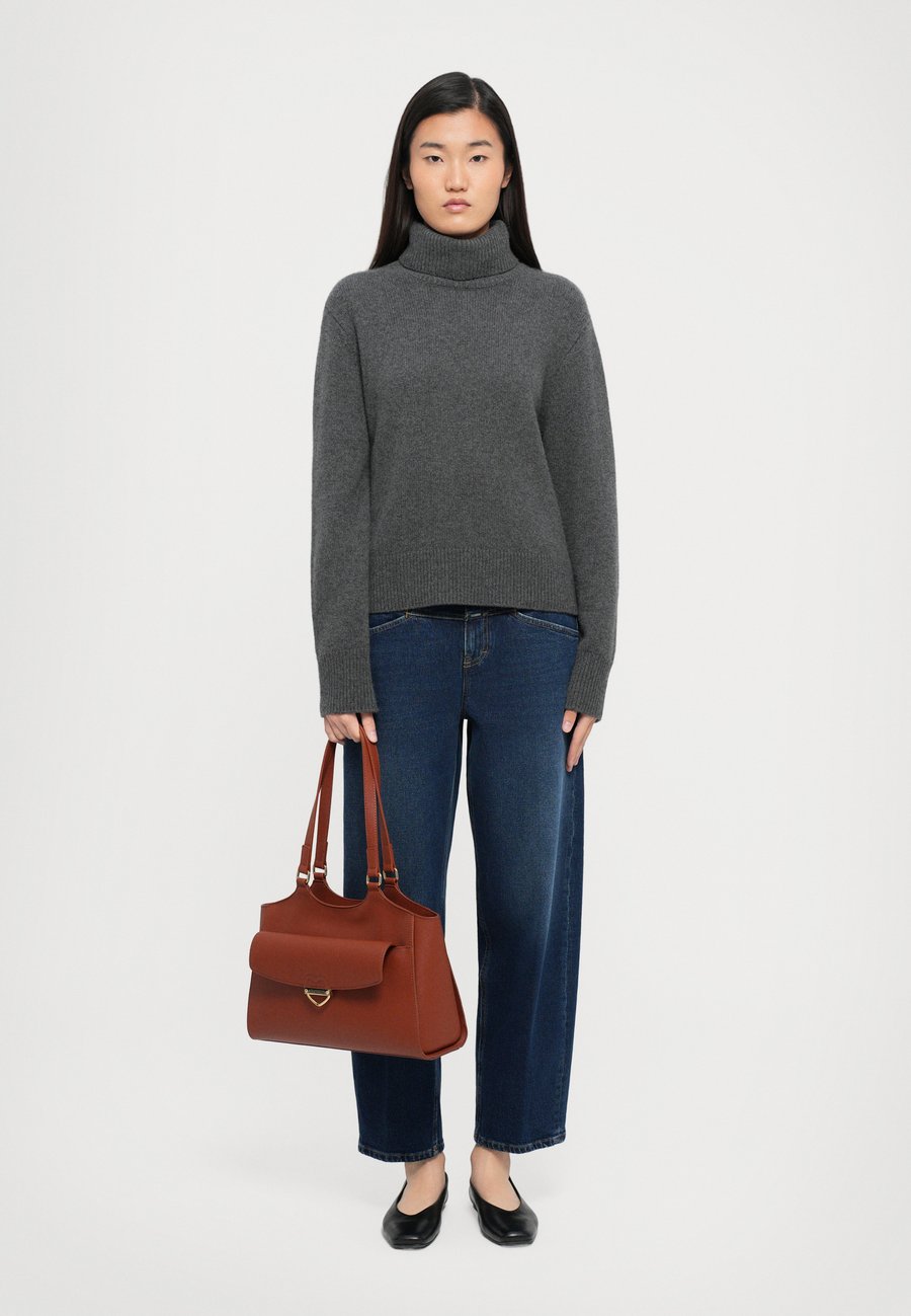 Сумка Love Moschino DESERT BLOOMS, Chestnut/Brown
Сумка Love Moschino DESERT BLOOMS, Chestnut/Brown