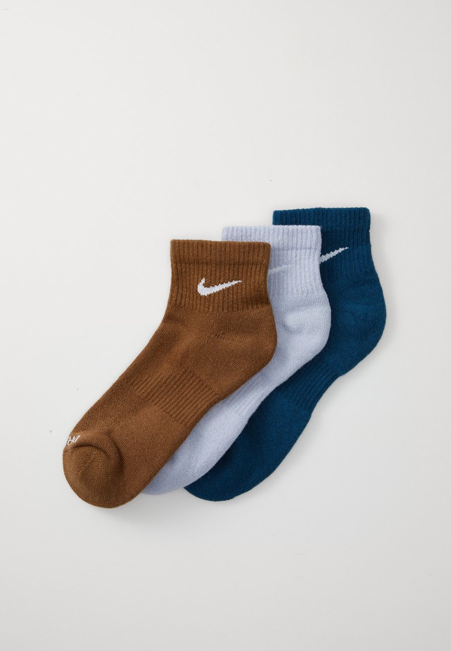 Носки Nike Performance EVERYDAY PLUS CUSHIONED ANKLE 3 PACK UNISEX , Ghost(W)/Blueforce(W)/Mosswoodbrown(W)/Light Blue
Носки Nike Performance EVERYDAY PLUS CUSHIONED ANKLE 3 PACK UNISEX , Ghost(W)/Blueforce(W)/Mosswoodbrown(W)/Light Blue