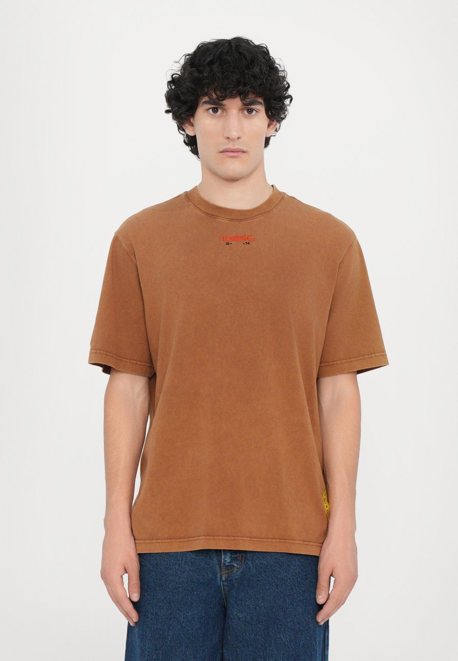 Футболка Iceberg Print T-shirt, Nocciola/Brown, Коричневый, Футболка Iceberg Print T-shirt, Nocciola/Brown
Футболка Iceberg Print T-shirt, Nocciola/Brown, Коричневый, Футболка Iceberg Print T-shirt, Nocciola/Brown