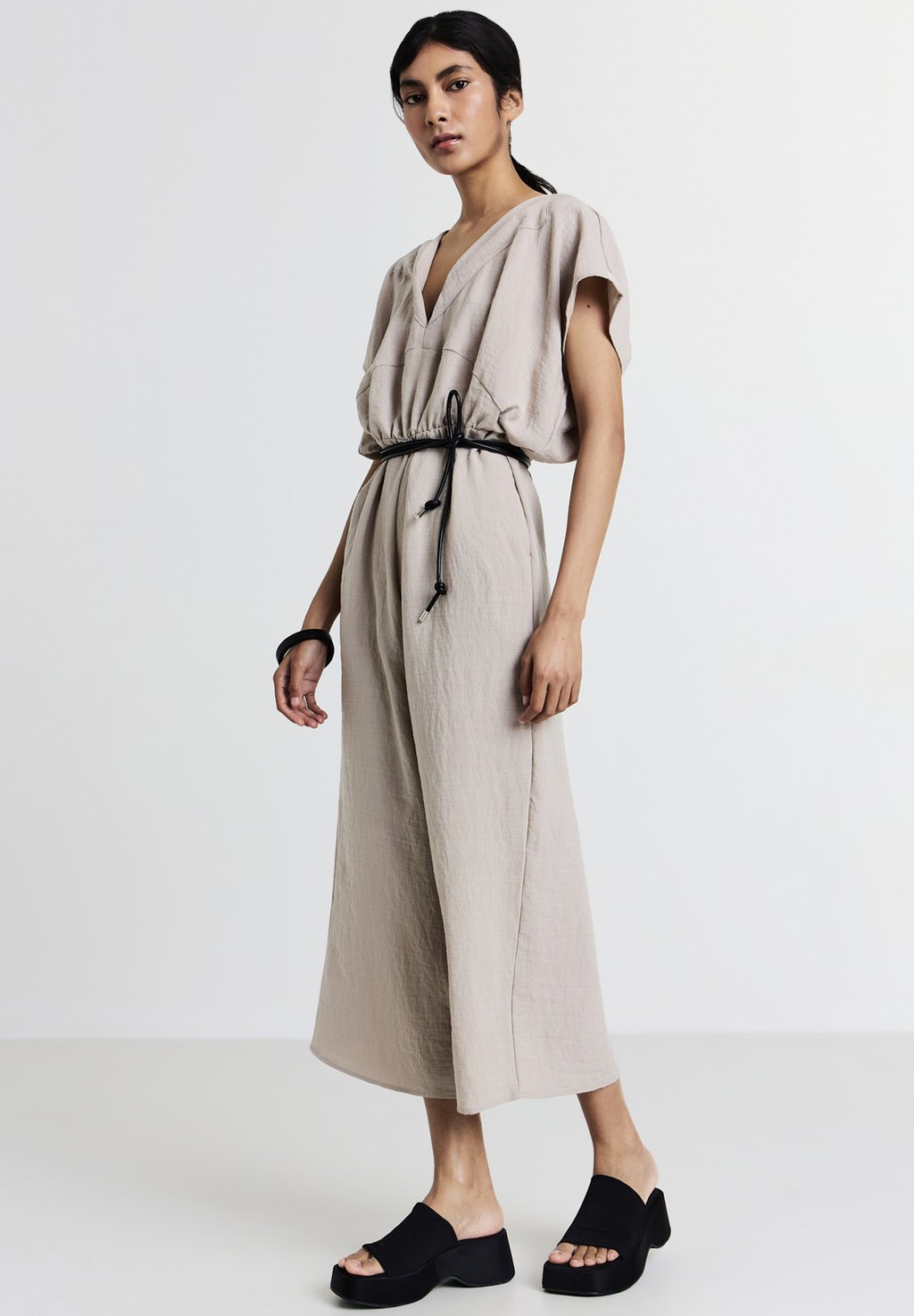 Комбинезон TUTA LUNGA Calliope, серо-коричневый
Комбинезон TUTA LUNGA Calliope, серо-коричневый