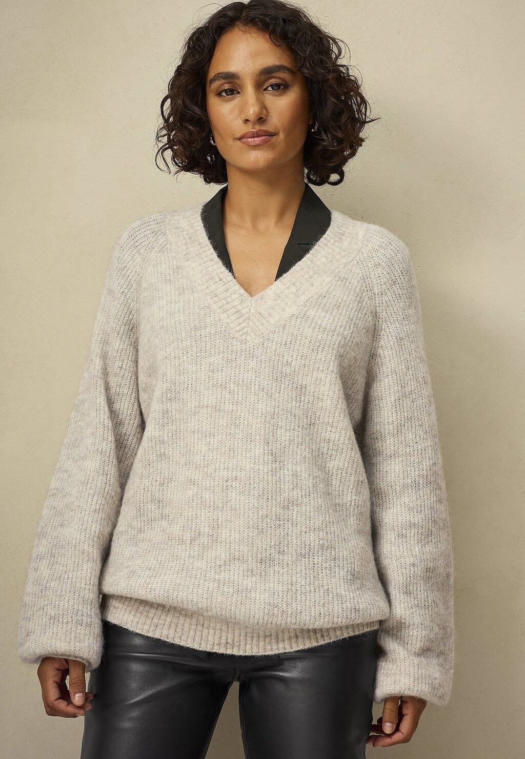 Вязаный свитер KATE Ellos Collection, цвет graubeige meliert
Вязаный свитер KATE Ellos Collection, цвет graubeige meliert