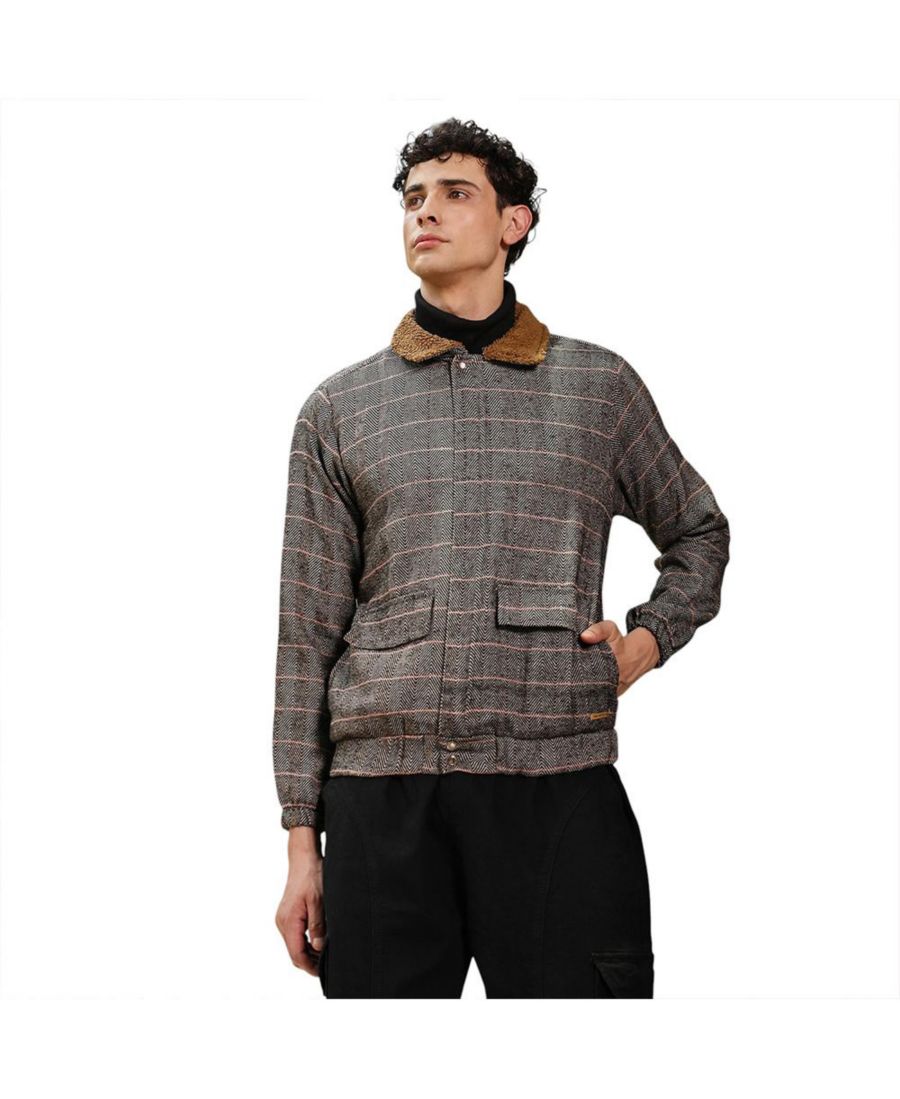 Мужская куртка цвета полуночно-черный с кремово-белым жаккардовым узором шеврон и подкладкой из искусственной овчины Campus Sutra, Brown
Мужская куртка цвета полуночно-черный с кремово-белым жаккардовым узором шеврон и подкладкой из искусственной овчины Campus Sutra, Brown