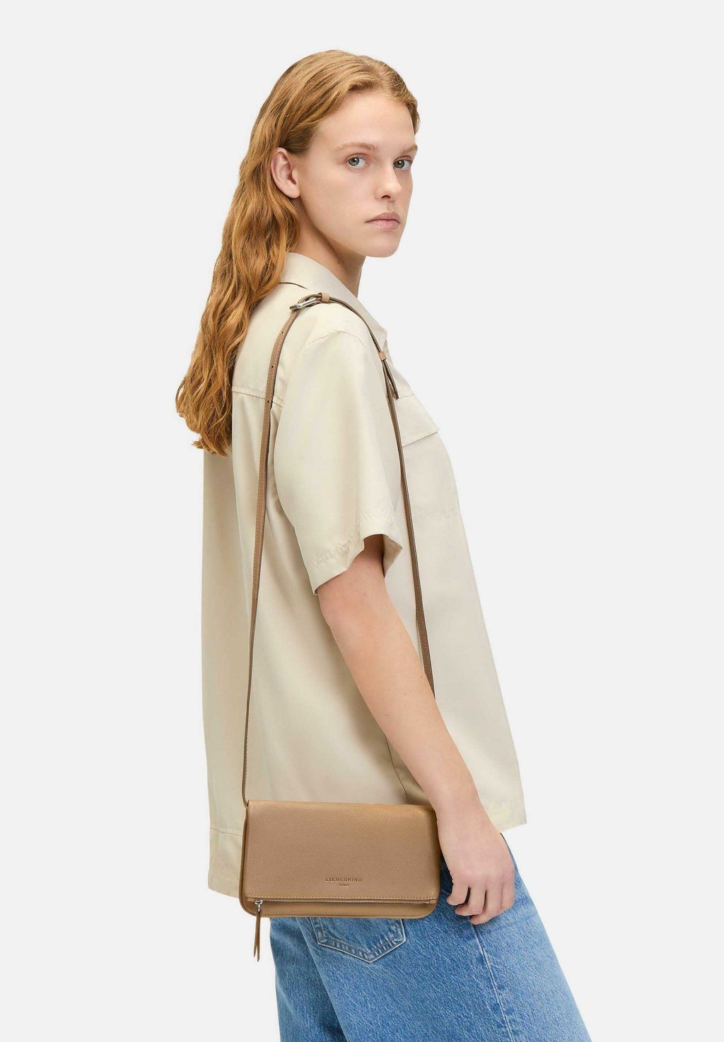 Сумка через плечо ALOE UMHÄNGE Liebeskind Berlin, коричневый
Сумка через плечо ALOE UMHÄNGE Liebeskind Berlin, коричневый