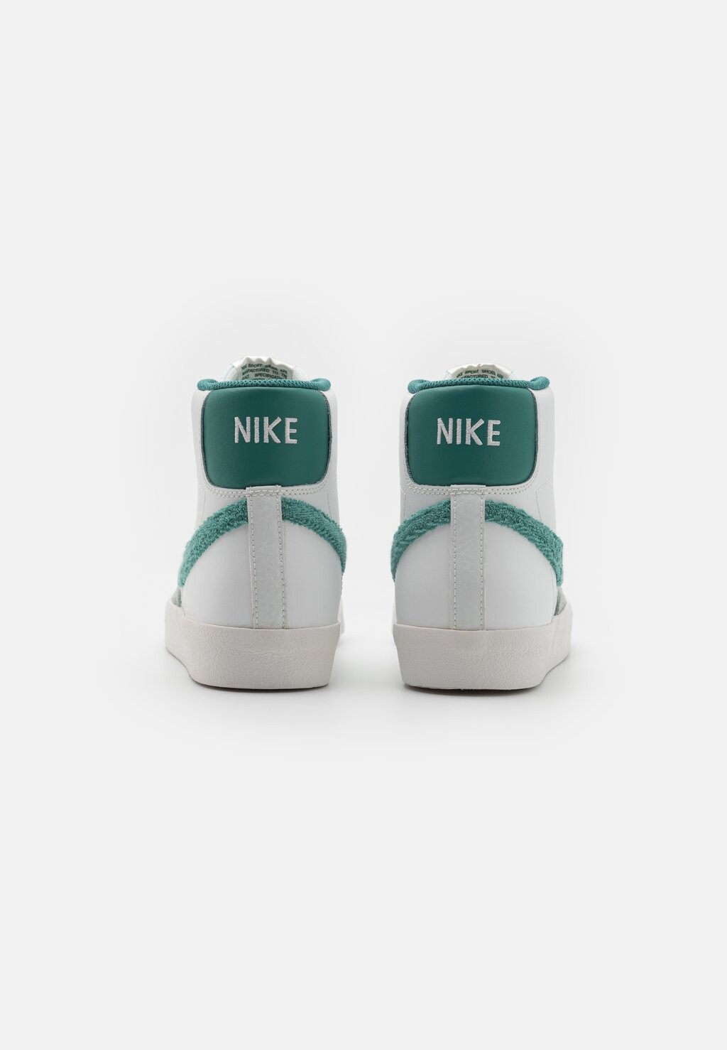 Высокие кеды Blazer Mid 77 Unisex Nike, Summit White/Bicostal/Phantom/светлая пемза
Высокие кеды Blazer Mid 77 Unisex Nike, Summit White/Bicostal/Phantom/светлая пемза