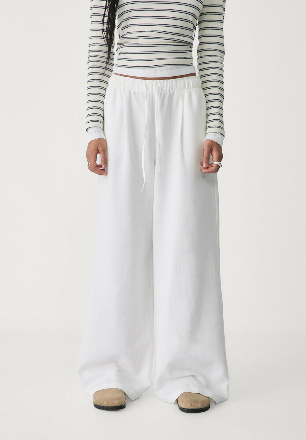 Спортивные брюки WIDE Stradivarius, White
Спортивные брюки WIDE Stradivarius, White