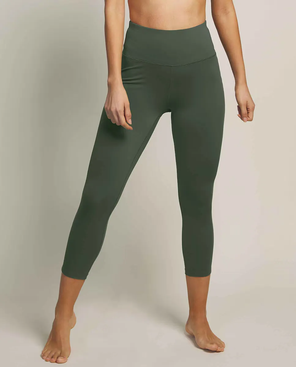 Женские леггинсы-капри с внутренним карманом Selmark, темно-зеленый
Женские леггинсы-капри с внутренним карманом Selmark, темно-зеленый