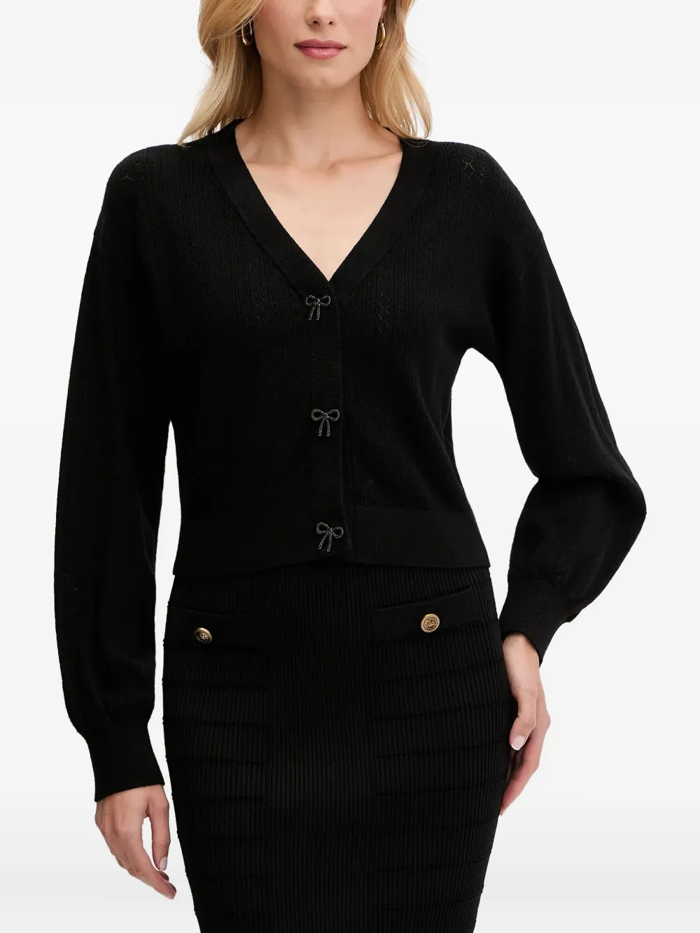 Кардиган с V-образным вырезом и бантами GUESS USA, черный
Кардиган с V-образным вырезом и бантами GUESS USA, черный