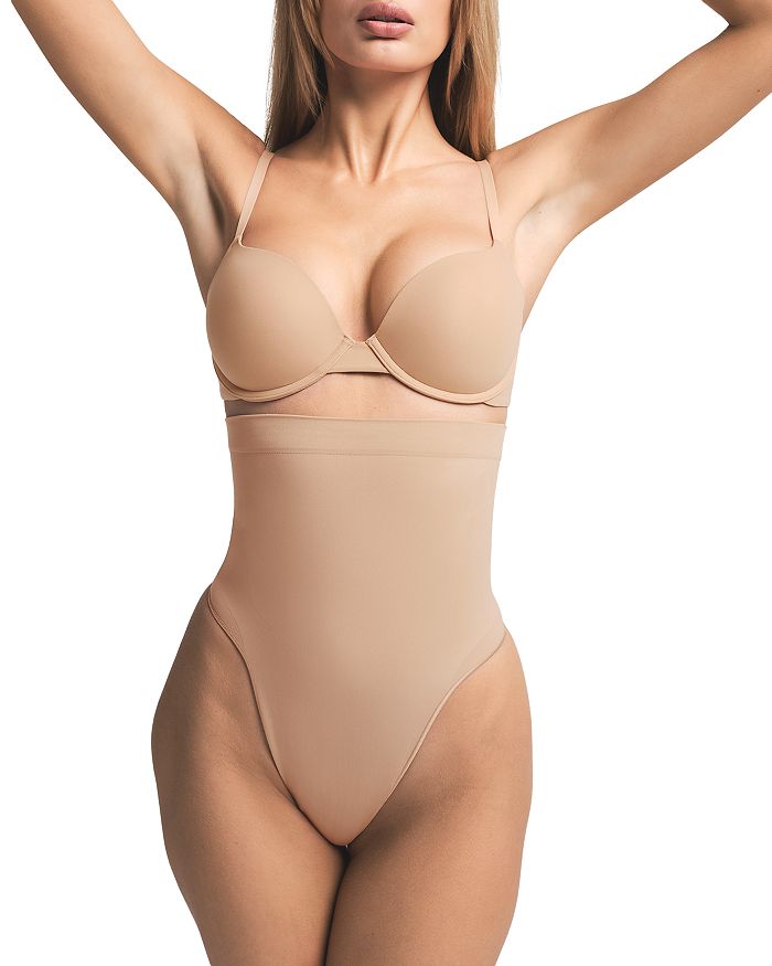 Бесшовное утягивающее стринги с высокой посадкой SKIMS, коричневый/бежевый
Бесшовное утягивающее стринги с высокой посадкой SKIMS, коричневый/бежевый