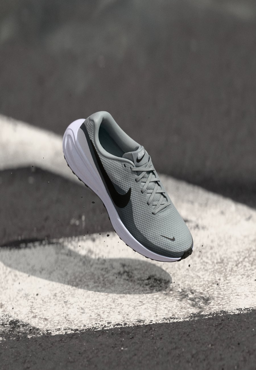 Кроссовки Nike Performance REVOLUTION 8, Light Smoke Grey/Black/Smoke Grey/White/Grey
Кроссовки Nike Performance REVOLUTION 8, Light Smoke Grey/Black/Smoke Grey/White/Grey