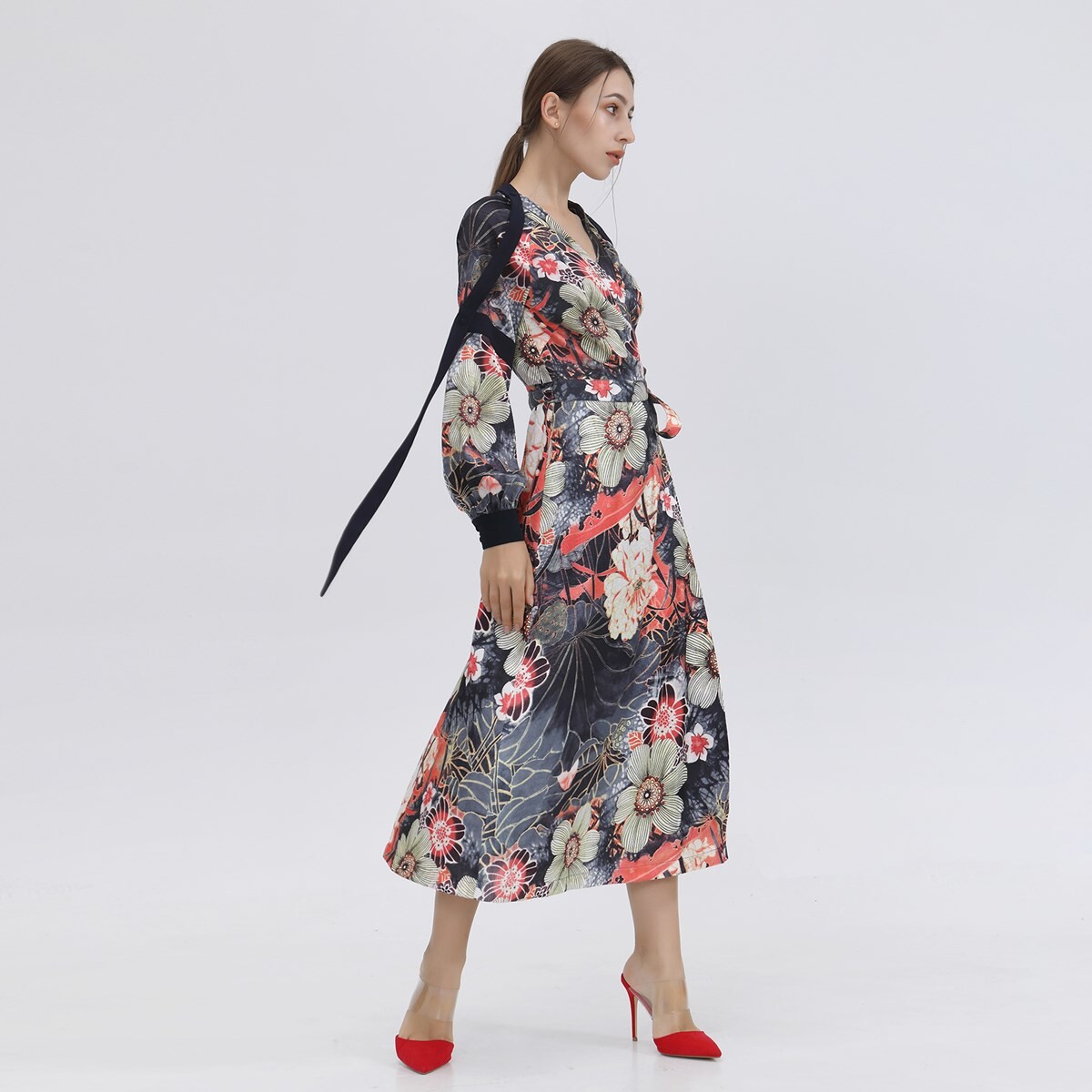 Платье с запахом крупным цветочным принтом и атласной косой бейкой Smart And Joy, мультиколор
Платье с запахом крупным цветочным принтом и атласной косой бейкой Smart And Joy, мультиколор