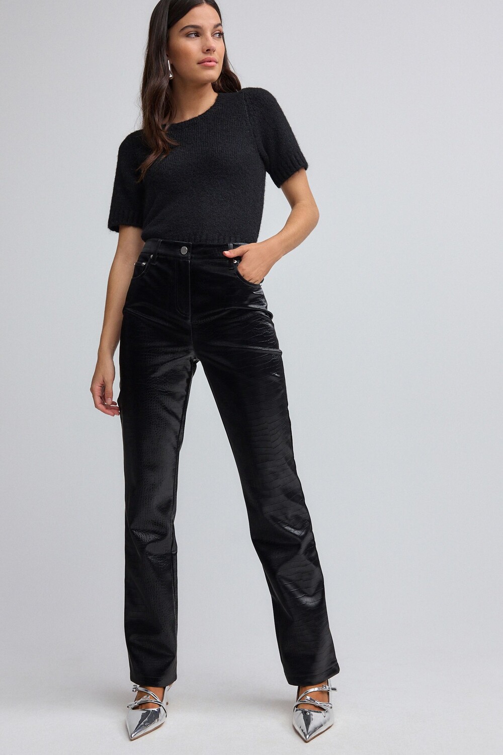 Прямые брюки из искусственной кожи Next, черный
Прямые брюки из искусственной кожи Next, черный