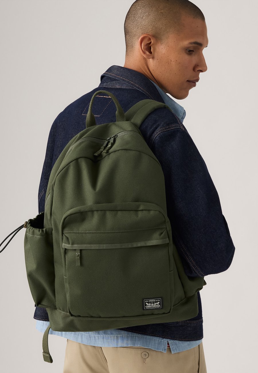Рюкзак Levi's MISSION BAY PACK UNISEX, Dark Green/Dark Green
Рюкзак Levi's MISSION BAY PACK UNISEX, Dark Green/Dark Green