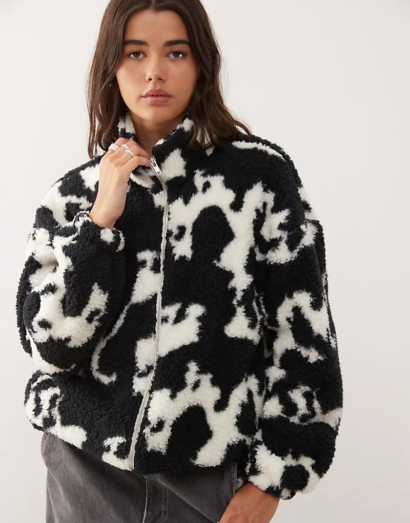 Шумная майка с молнией на флисе из монокоровы
Шумная майка с молнией на флисе из монокоровы