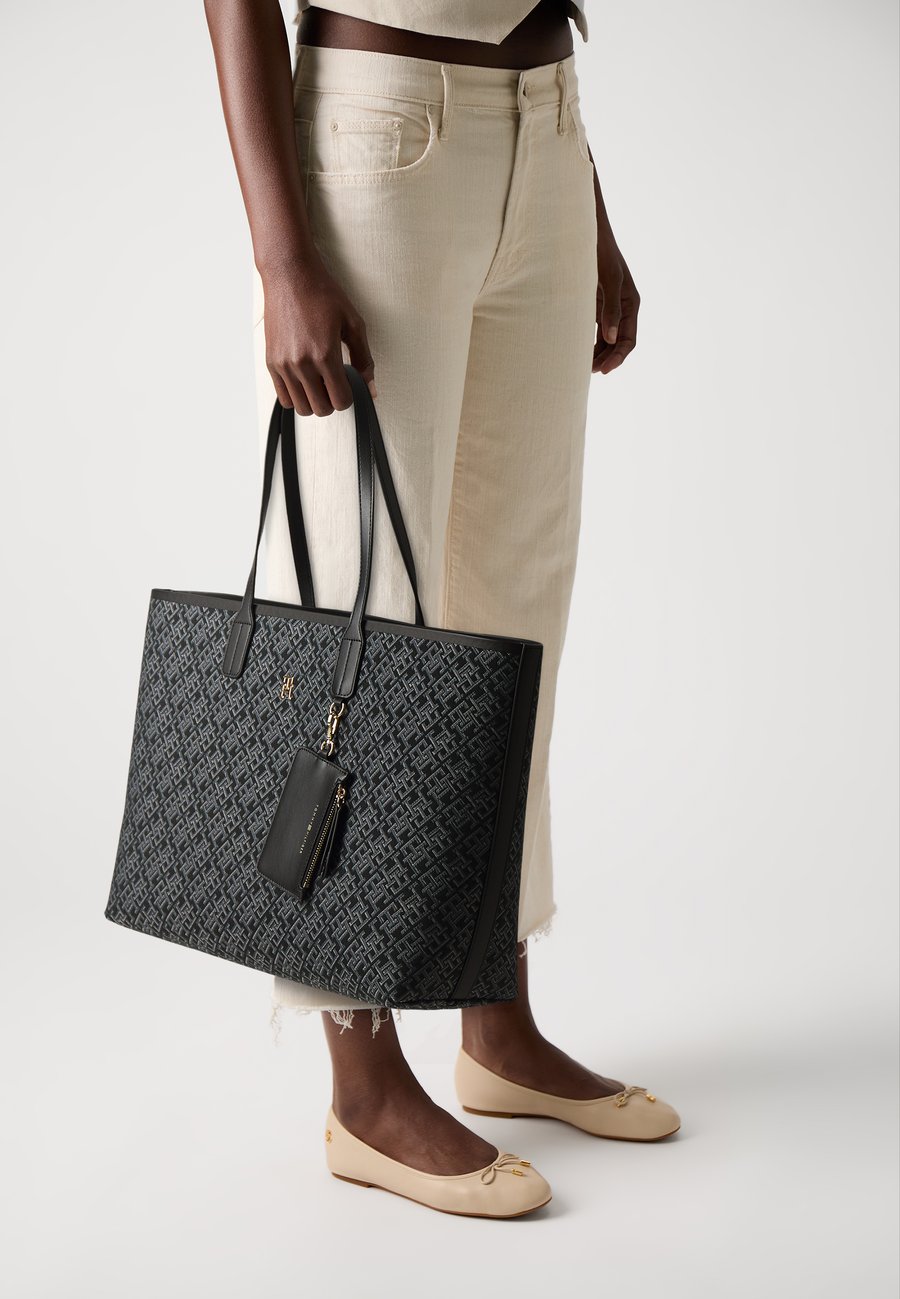 Сумка-шоппер Tommy Hilfiger ICON TOTE, Black
Сумка-шоппер Tommy Hilfiger ICON TOTE, Black