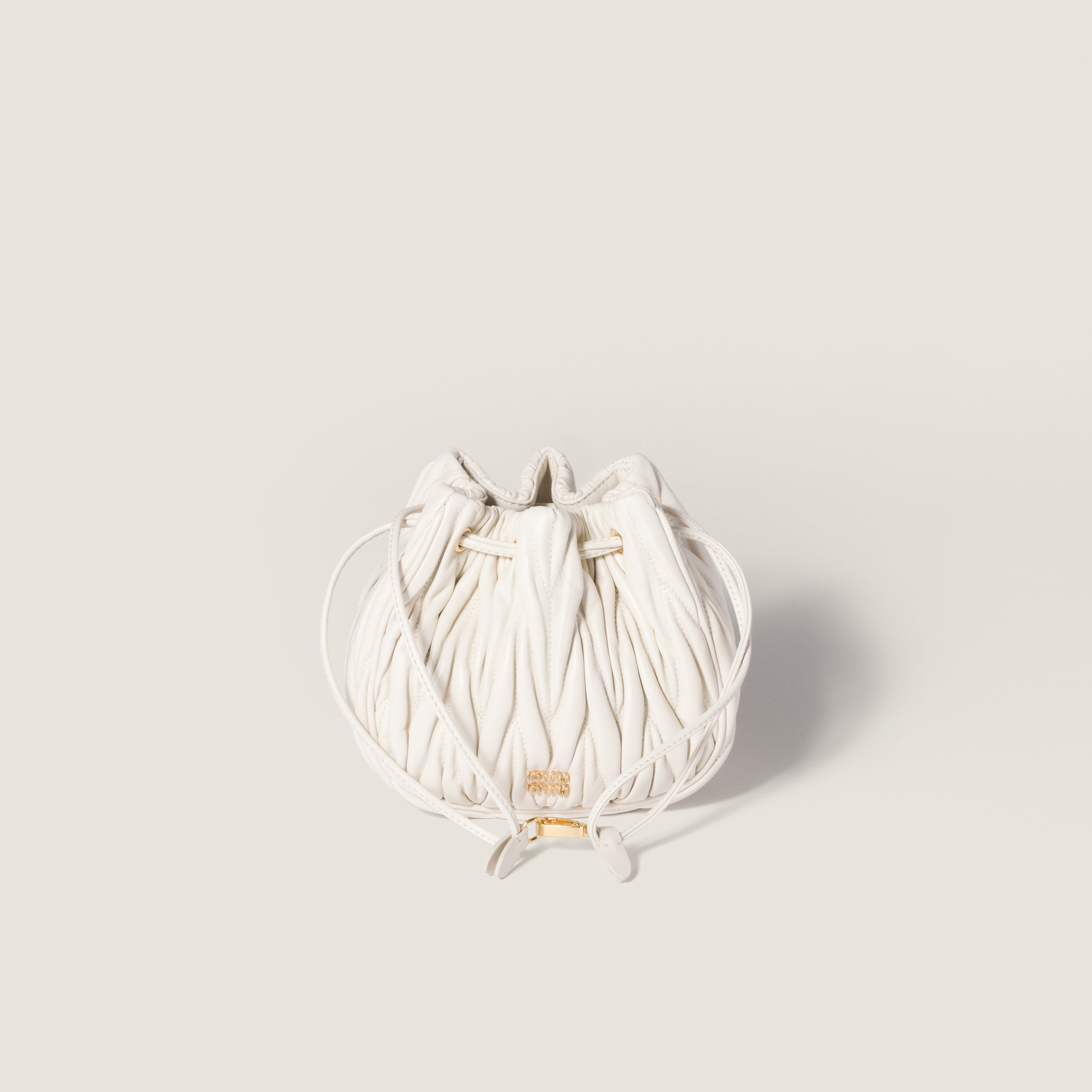 Косметичка из напповой кожи мателассе MIU MIU, белый
Косметичка из напповой кожи мателассе MIU MIU, белый
