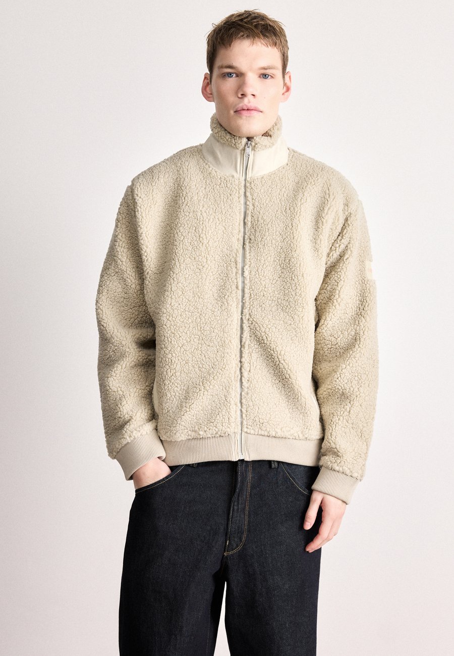 Флисовая куртка BOSS Fleece jacket, Light Beige/Beige
Флисовая куртка BOSS Fleece jacket, Light Beige/Beige