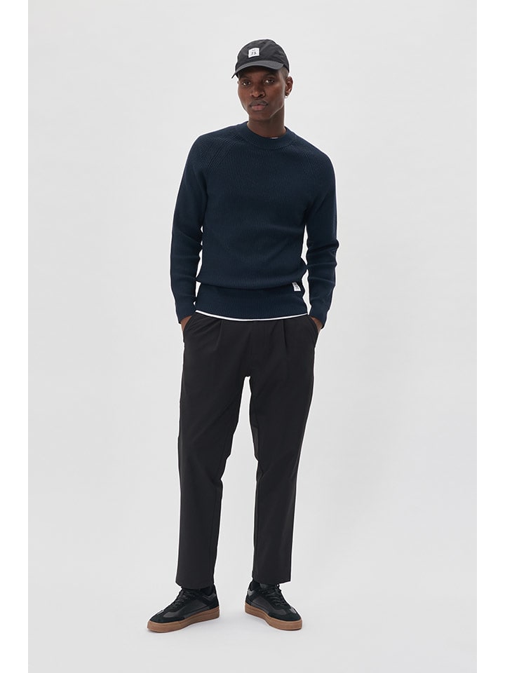 Темно-синий свитер Matinique
Темно-синий свитер Matinique