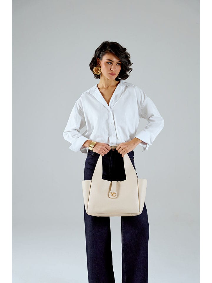 Vince Camuto Сумка через плечо "L'Aquila" бежевого цвета - (Ш)33 x (В)22 x (Г)15 см
Vince Camuto Сумка через плечо "L'Aquila" бежевого цвета - (Ш)33 x (В)22 x (Г)15 см