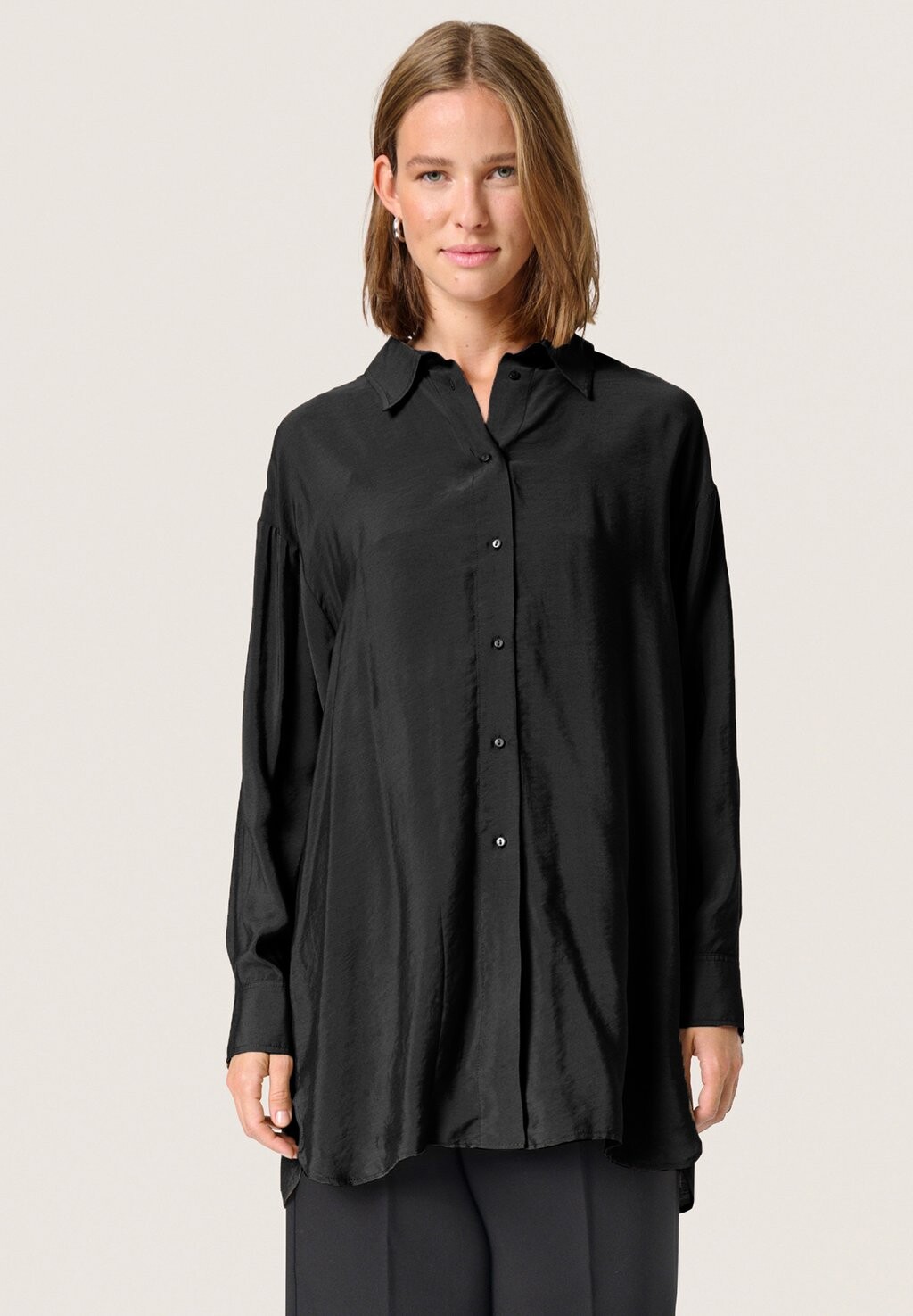 Блузка на пуговицах Soaked in Luxury, черный
Блузка на пуговицах Soaked in Luxury, черный