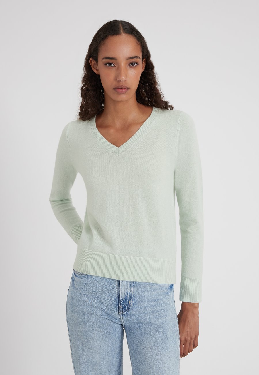 Джемпер Style Republic KASCH-MIR V-NECK JUMPER, Fog Green/Light Green
Джемпер Style Republic KASCH-MIR V-NECK JUMPER, Fog Green/Light Green