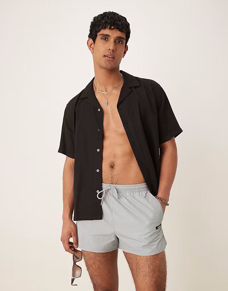 Плавки-шорты с логотипом Calvin Klein серого цвета
Плавки-шорты с логотипом Calvin Klein серого цвета