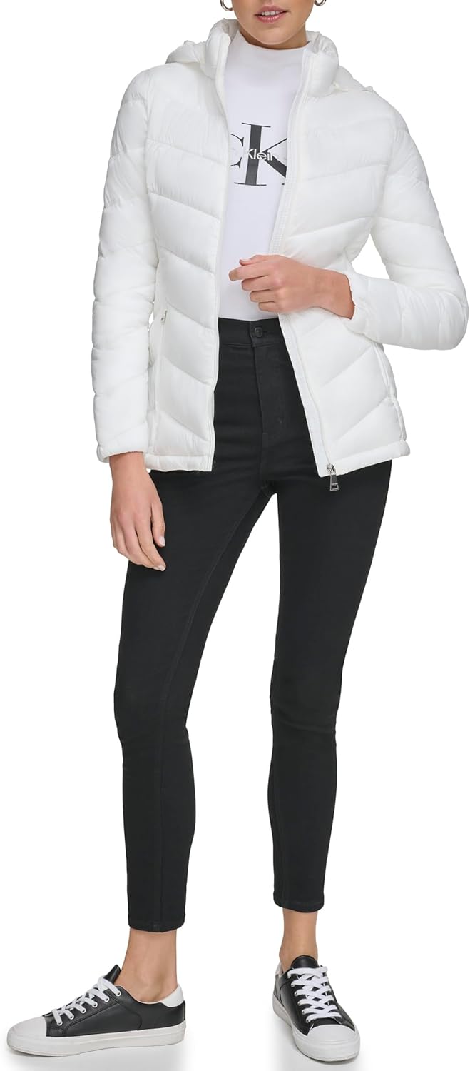 Calvin Klein Женская классическая утепленная куртка с капюшоном на молнии, Light-weight Chevron Cloud
Calvin Klein Женская классическая утепленная куртка с капюшоном на молнии, Light-weight Chevron Cloud