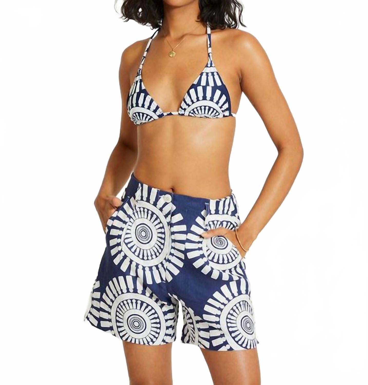 Шорты Faizah Short In Zeina Navy LEMLEM
Шорты Faizah Short In Zeina Navy LEMLEM