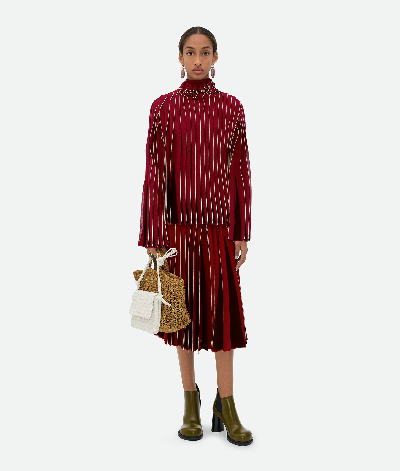 Топ из вискозы с оборкой Bottega Veneta
Топ из вискозы с оборкой Bottega Veneta