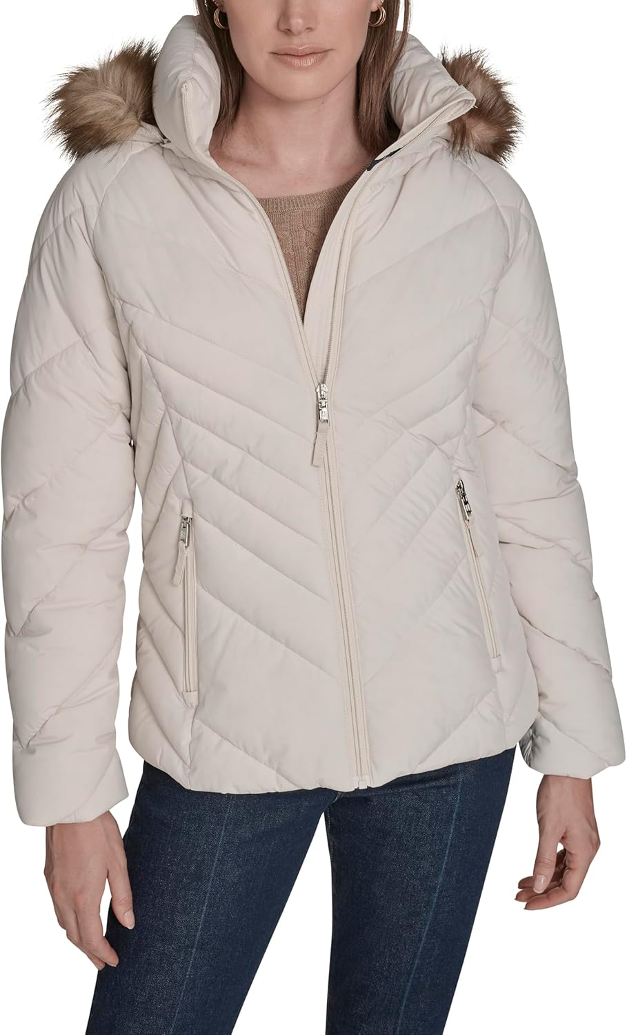 Женская короткая стеганая куртка Tommy Hilfiger с отделкой из искусственного меха, White Sand
Женская короткая стеганая куртка Tommy Hilfiger с отделкой из искусственного меха, White Sand