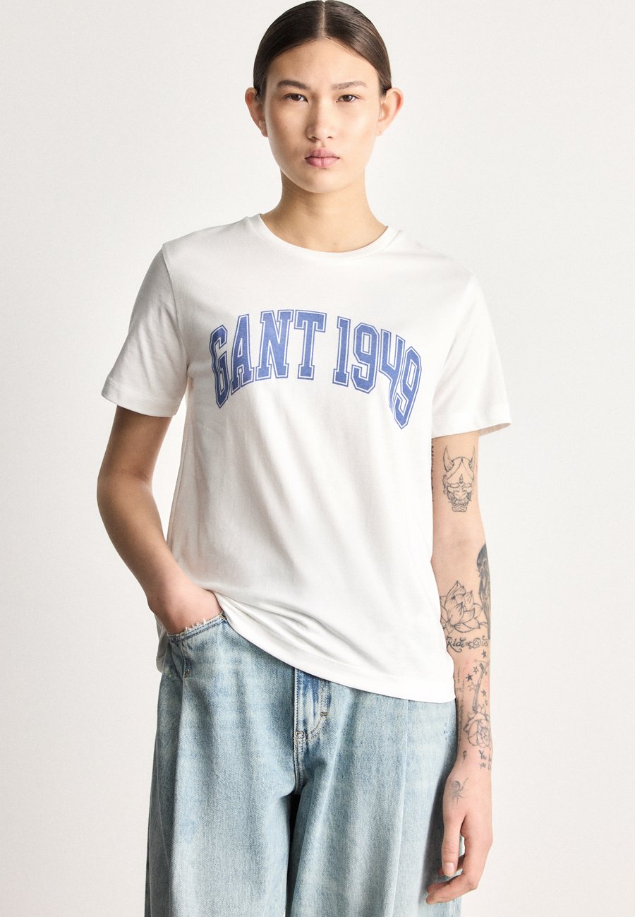 Футболка GANT GRAPHIC, White, Белый, Футболка GANT GRAPHIC, White
Футболка GANT GRAPHIC, White, Белый, Футболка GANT GRAPHIC, White