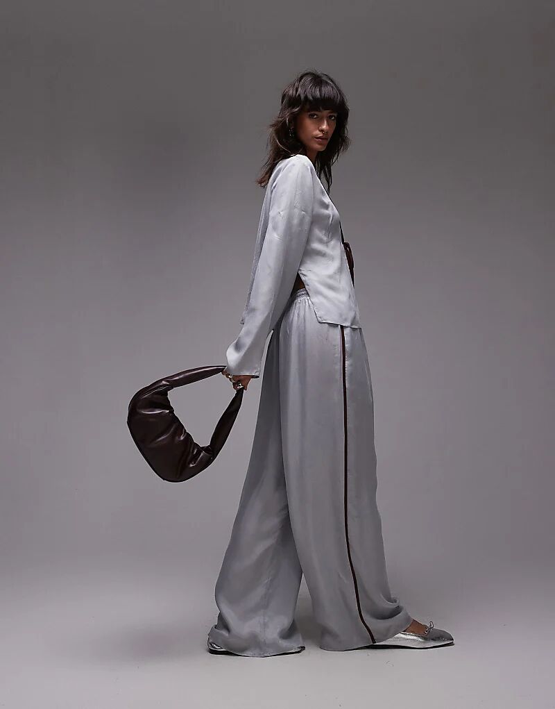 Брюки VRG GRL Moonscapes в пудрово-голубом цвете
Брюки VRG GRL Moonscapes в пудрово-голубом цвете