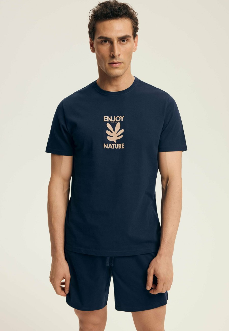 Пижамный комплект Henderson LEGEND SET, Dark Blue
Пижамный комплект Henderson LEGEND SET, Dark Blue