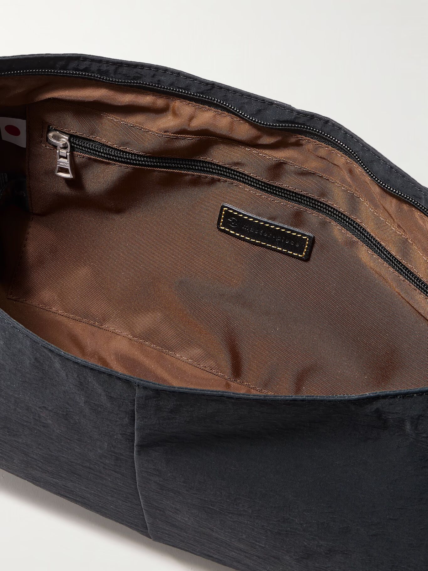 Сумка-слинг из нейлона с покрытием и кожаной отделкой MASTER-PIECE, черный
Сумка-слинг из нейлона с покрытием и кожаной отделкой MASTER-PIECE, черный