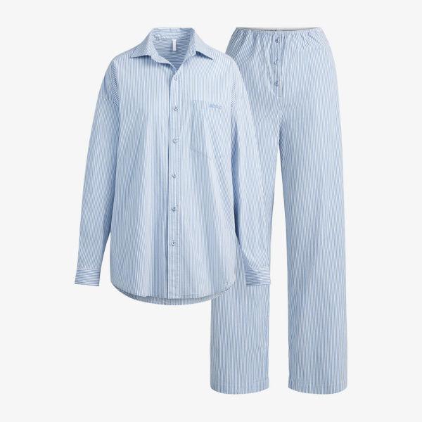 Пижамный комплект Skims из хлопка в полоску оверсайз, бело-голубой
Пижамный комплект Skims из хлопка в полоску оверсайз, бело-голубой