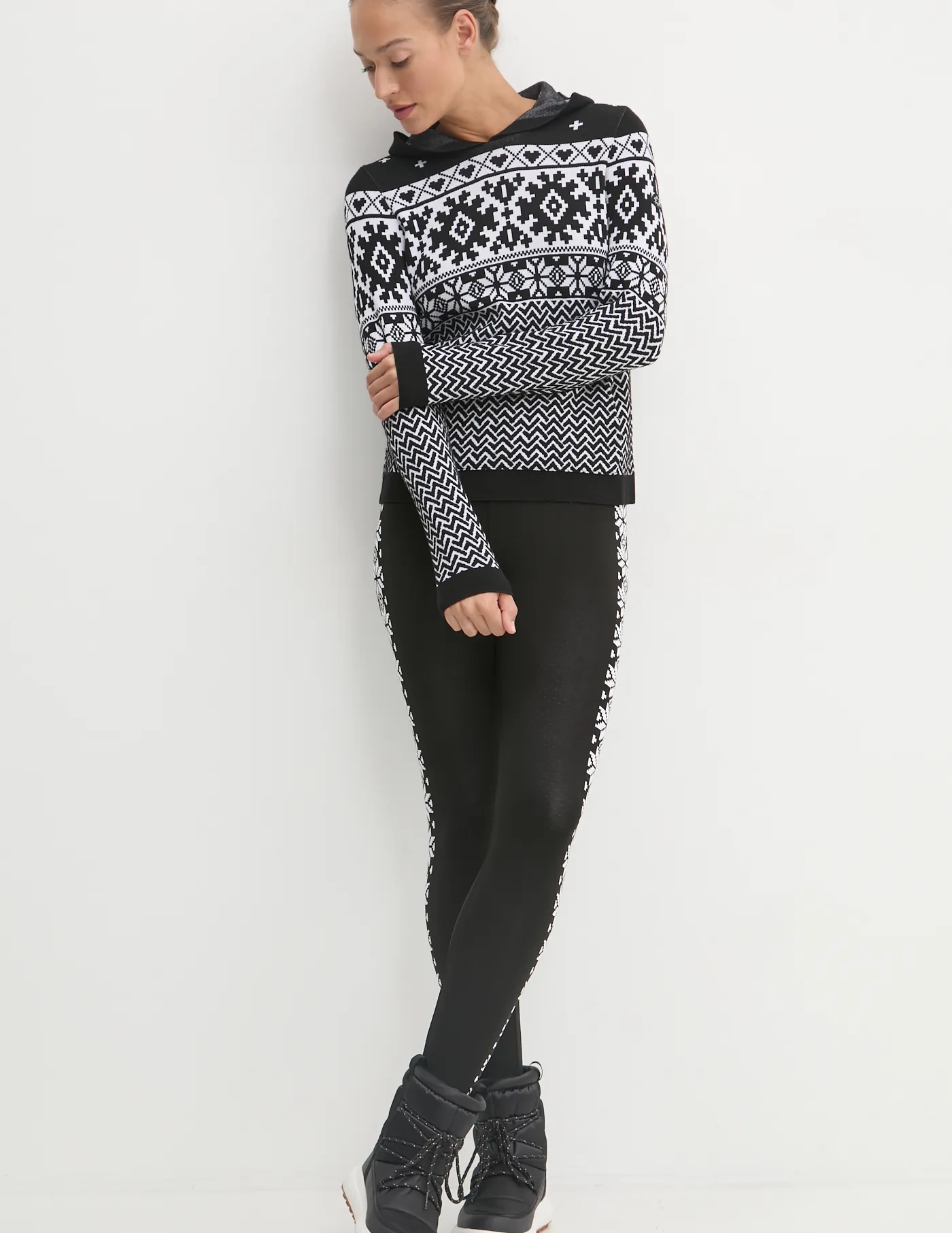 Свитер Newland, черный 
Свитер Newland, черный