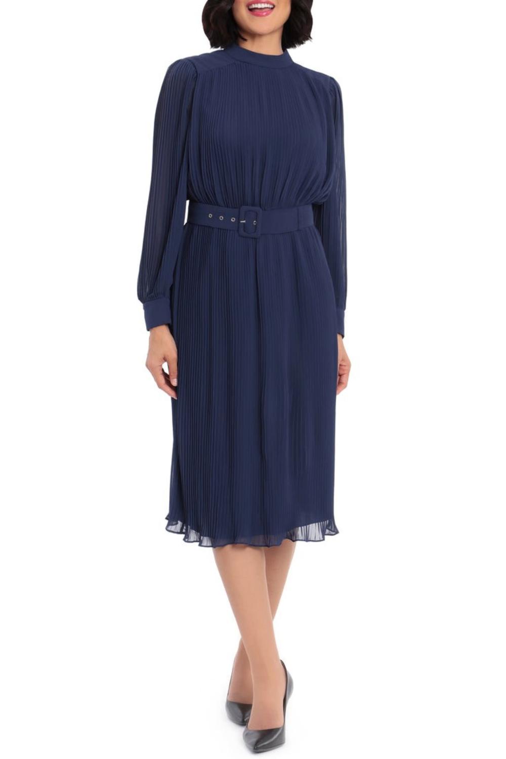 Складчатое платье-блузон миди в темно-синем цвете Maggy London
Складчатое платье-блузон миди в темно-синем цвете Maggy London