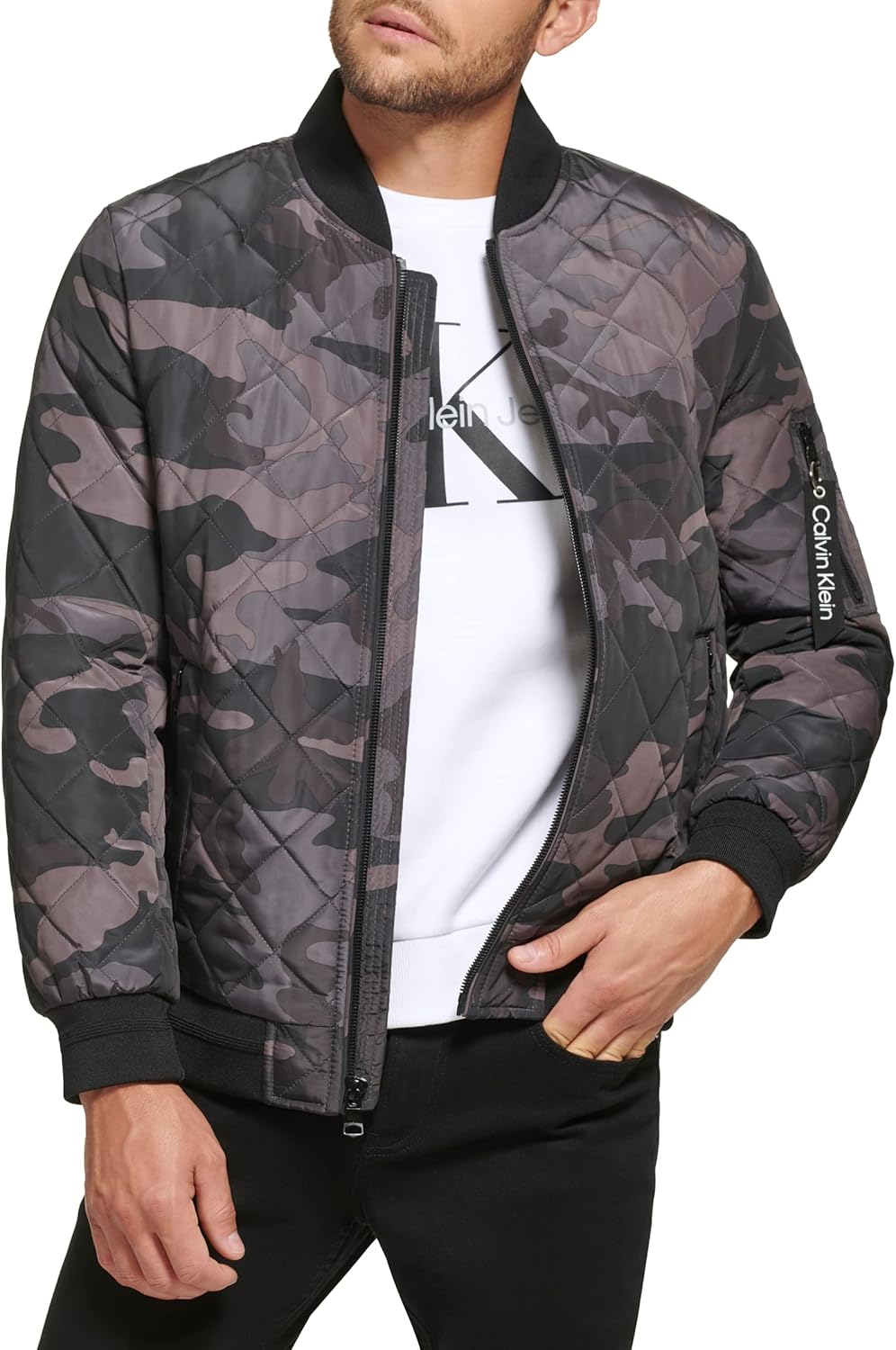 Мужская стеганая летная куртка Calvin Klein с молнией, Black Camo
Мужская стеганая летная куртка Calvin Klein с молнией, Black Camo