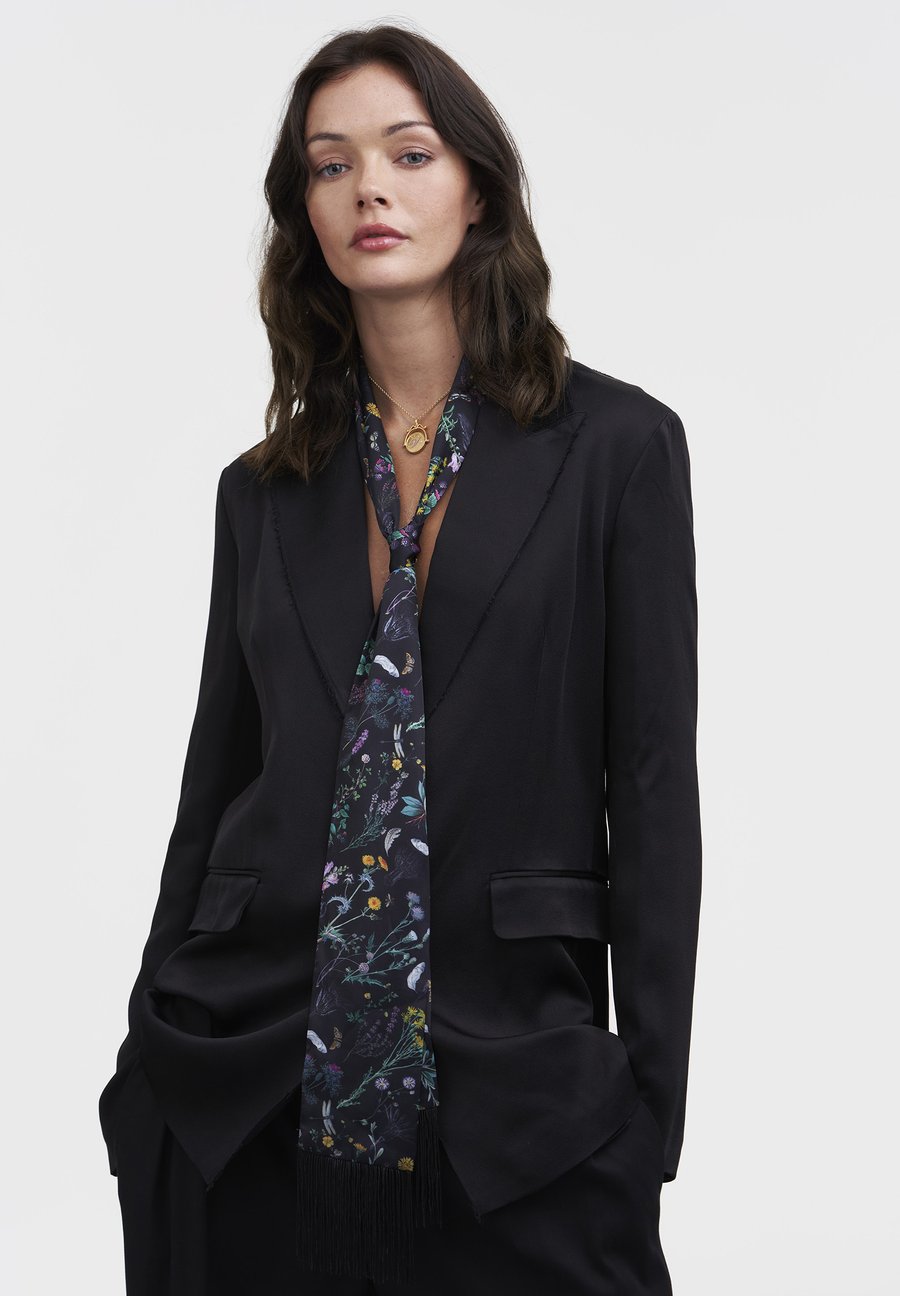 Шарф FABLE ENGLAND WILDERNESS, Black
Шарф FABLE ENGLAND WILDERNESS, Black