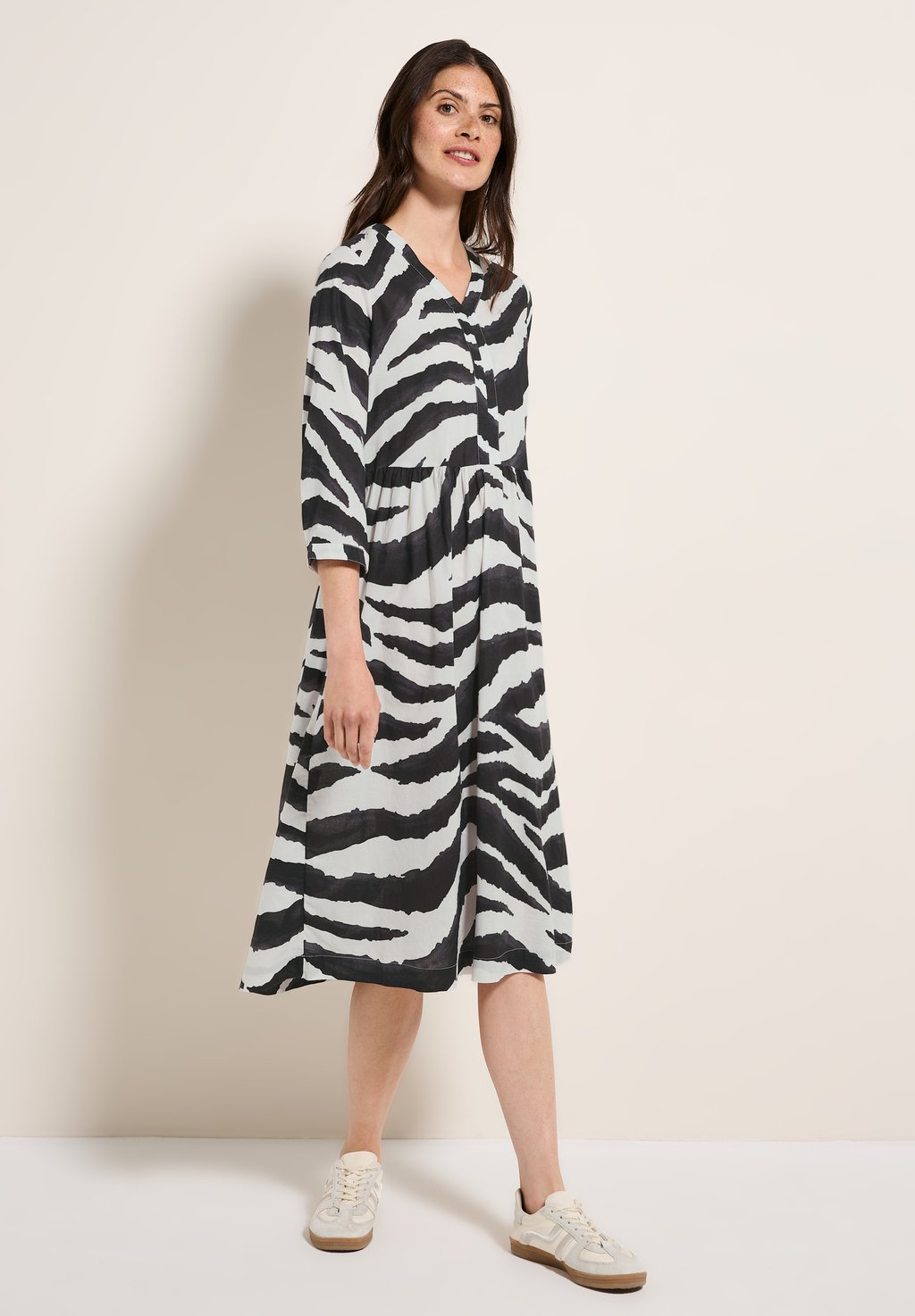 Повседневное платье GEMUSTERTES Cecil, серый
Повседневное платье GEMUSTERTES Cecil, серый