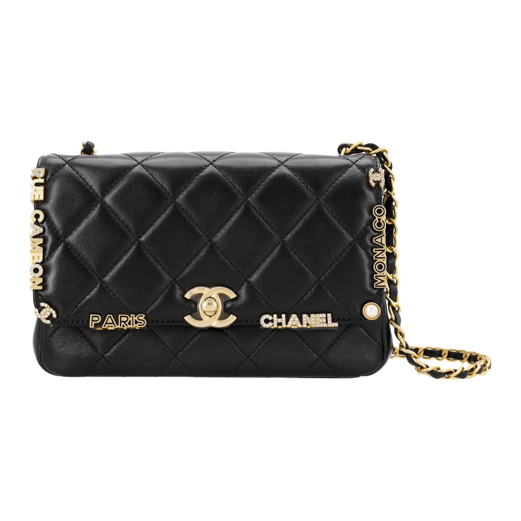 Сумка через плечо Chanel из черной ягнячьей кожи с клапаном
Сумка через плечо Chanel из черной ягнячьей кожи с клапаном