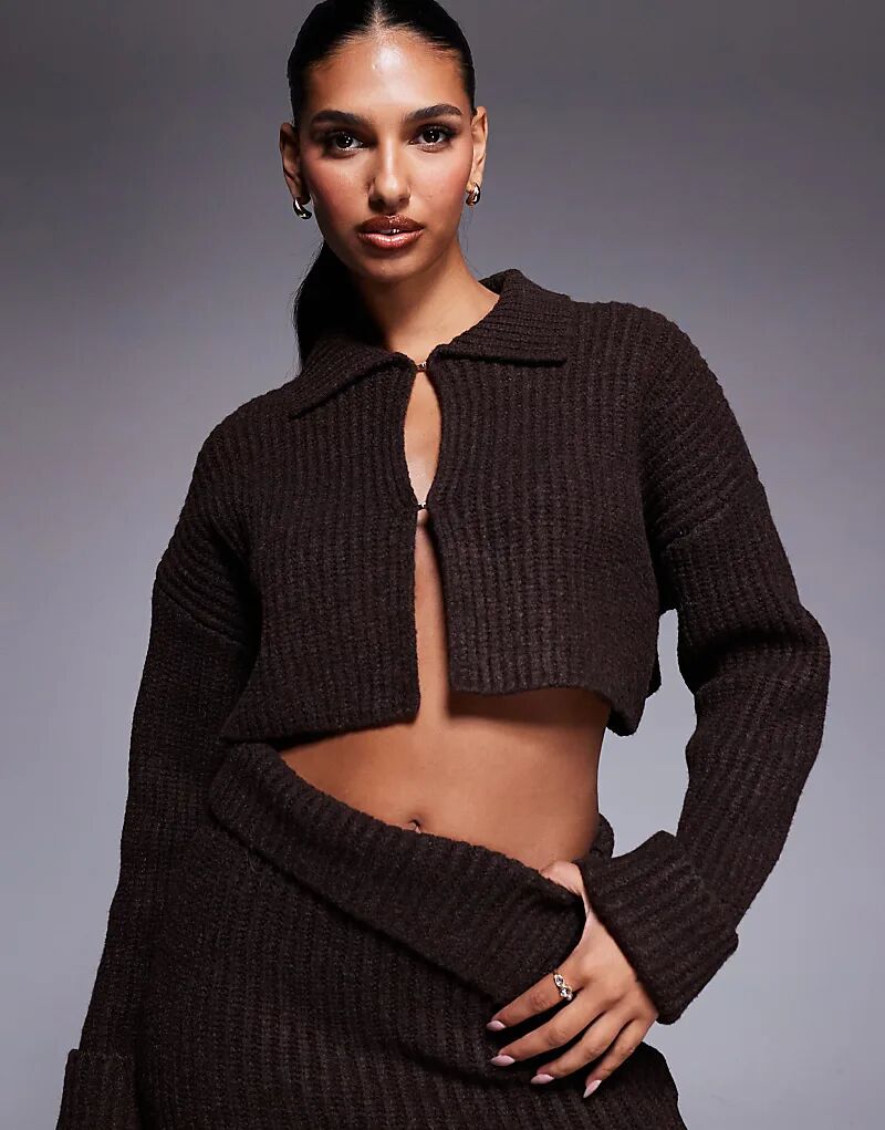 Кардиган Aria Cove, связанный широким ребром, с застежкой спереди, шоколадного цвета
Кардиган Aria Cove, связанный широким ребром, с застежкой спереди, шоколадного цвета