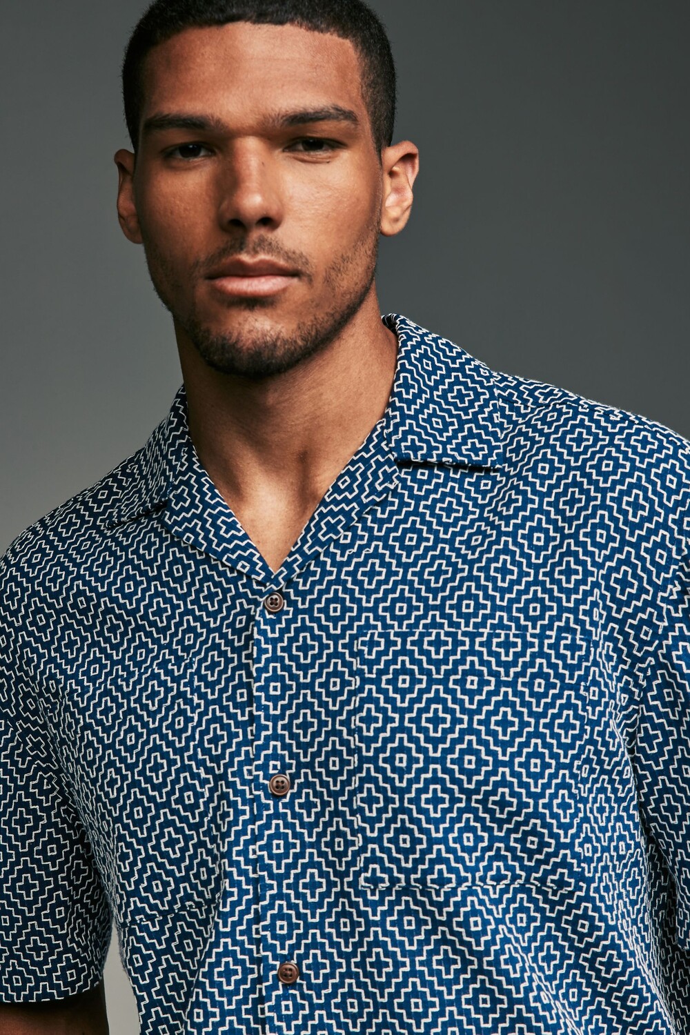 Текстурированная рубашка с короткими рукавами и кубинским воротником Next, синий
Текстурированная рубашка с короткими рукавами и кубинским воротником Next, синий