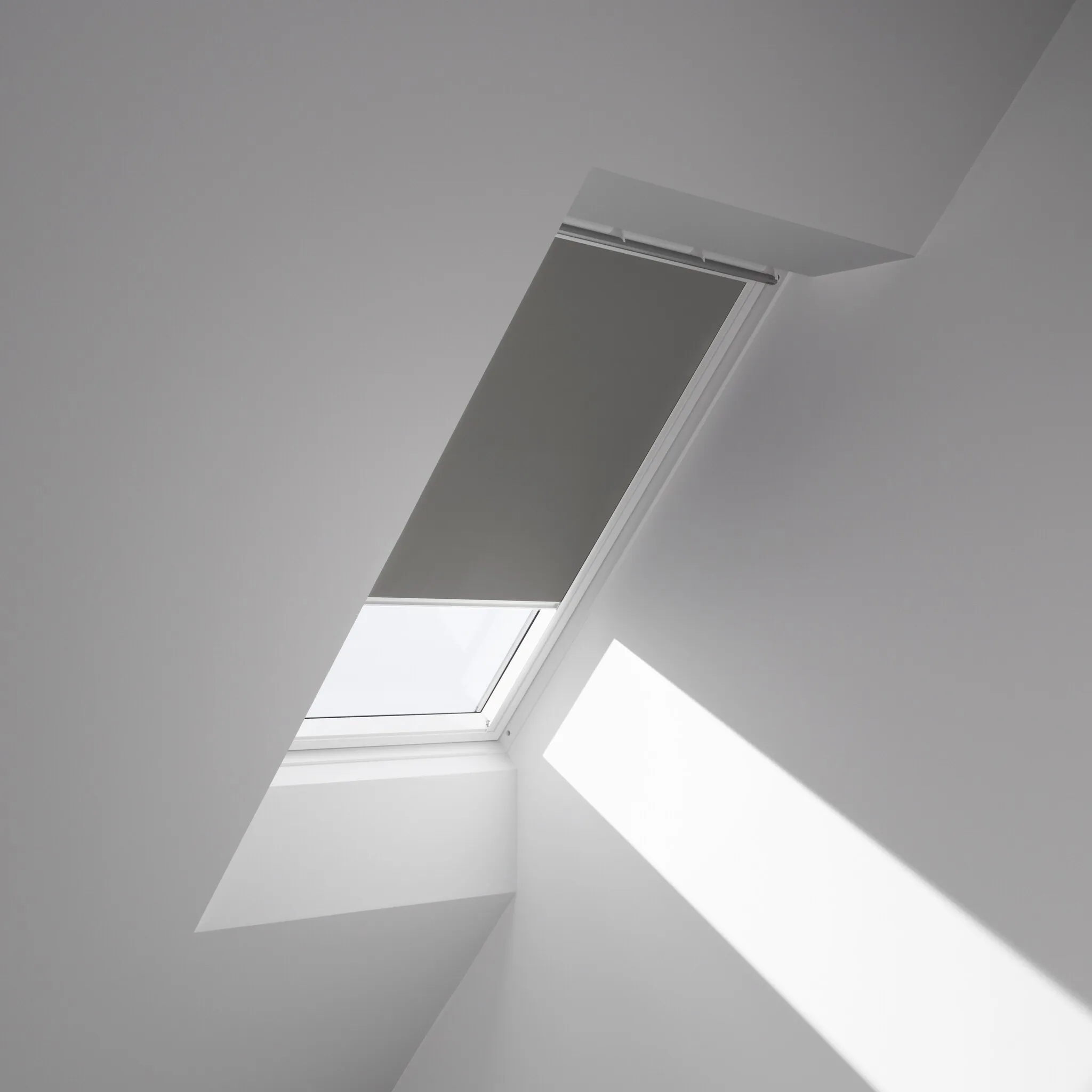 Затемняющие рулонные шторы VELUX «DKL C02 0705SWL», затемнение, затемнение, без сверления, на направляющих, белые направляющие и ручка, цвет Grau + weiß
Затемняющие рулонные шторы VELUX «DKL C02 0705SWL», затемнение, затемнение, без сверления, на направляющих, белые направляющие и ручка, цвет Grau + weiß