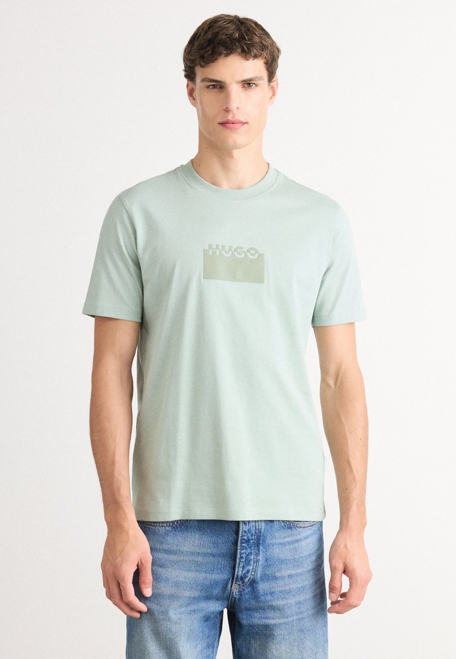 Футболка HUGO DELASTIO, Light Pastel Green/Light Green
Футболка HUGO DELASTIO, Light Pastel Green/Light Green
