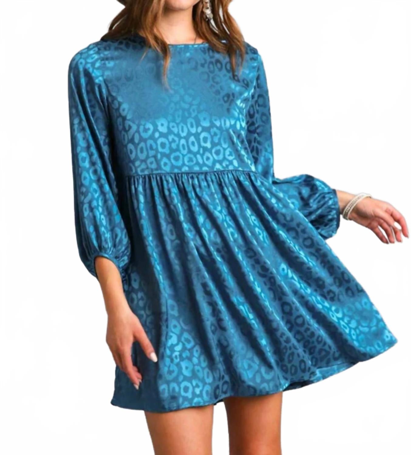 Длинное платье с рукавами в зверином принте цвета морской волны Umgee, Teal
Длинное платье с рукавами в зверином принте цвета морской волны Umgee, Teal