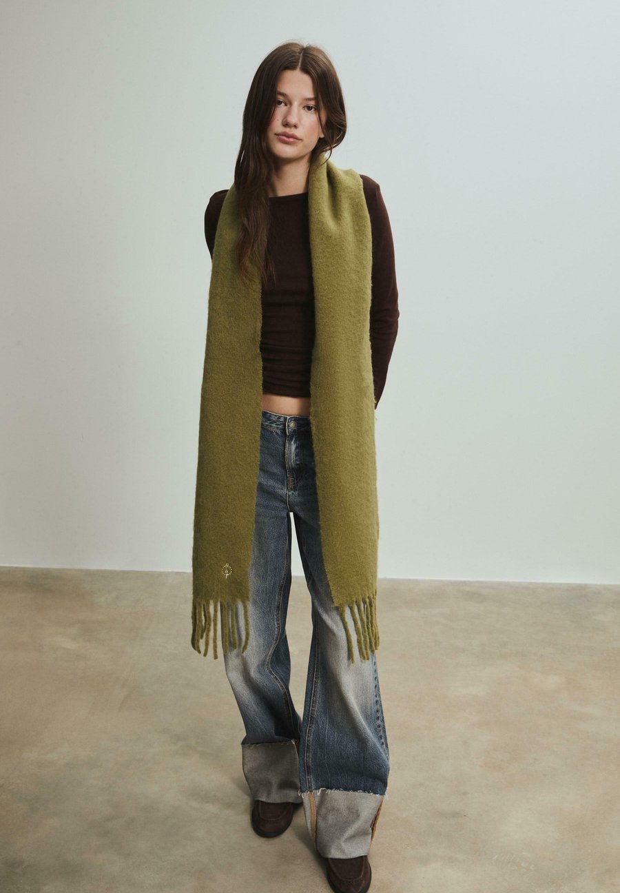 Шарф Stradivarius BASIC, Evergreen
Шарф Stradivarius BASIC, Evergreen