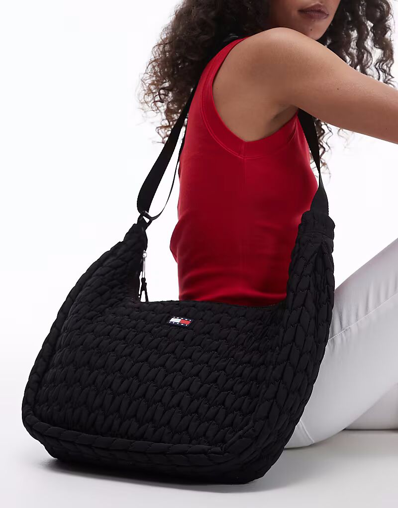 Tommy Jeans большая стёганая сумка-баул в черном цвете
Tommy Jeans большая стёганая сумка-баул в черном цвете